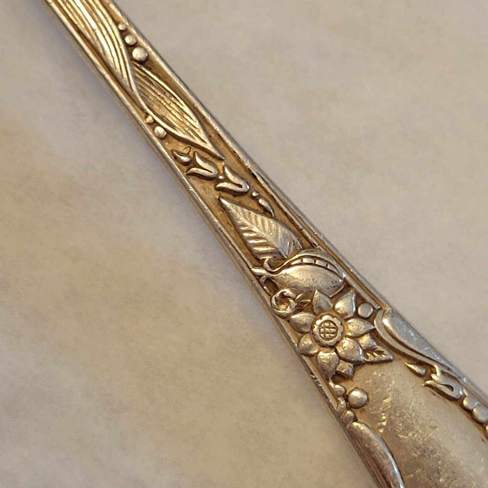 Vintage Sterling Oneida Virginian Teaspoon ~ Floral Pattern ~ 1940s+ - Picture 11 of 16